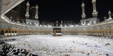 ضيوف الرحمن يؤدون طواف الإفاضة بأجواء إيمانية