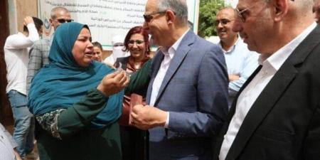 «غير الفكر المتوارث».. محافظ المنيا يقترب من المواطنين بأسلوب قيادي جديد