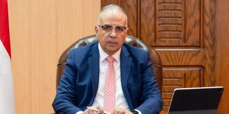 وزير الري يوجه باستمرار إجراءات رفع التصرفات المائية للترع