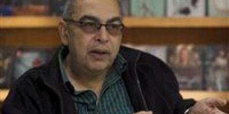 أحمد خالد توفيق: رقصة الظل بين الحياة والموت في عقل العرّاب