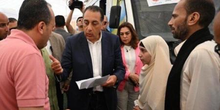 مدبولي يكلف وزير الصحة بمتابعة حالة الطفلة التي أصيبت بعمى بعد أن ضربها أحد الأطفال على رأسها