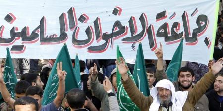 ماكينة شائعات الإخوان لاتهدأ.. محاولات مستميتة لتشويه الدور المصرى يواجهها وعى الشارع وتزايد شعبية الرئيس