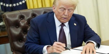  إعلان مفاجئ لترامب يربك توقعات الحرب مع إيران
