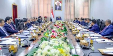 رئيس الوزراء”بن بريك”: خطة الـ100 يوم اختبار حقيقي ولن نقبل أن تبقى حبرًا على ورق