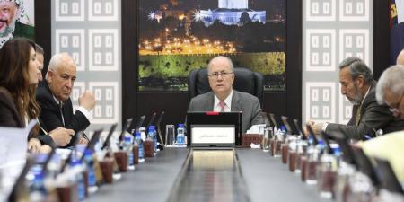الحكومة الفلسطينية تطالب الدول العربية بتقديم دعم مالي لها