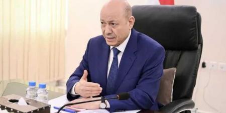 الرئيس العليمي يجتمع بقيادة الحكومة في عدن وسط تصاعد الأزمة الاقتصادية
