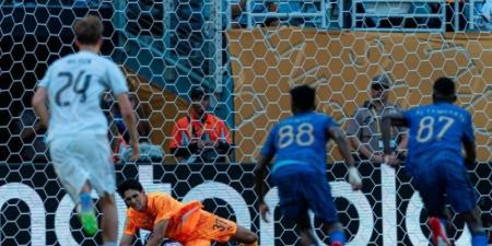 الهلال «بونو» أحرج الريال بنجومه