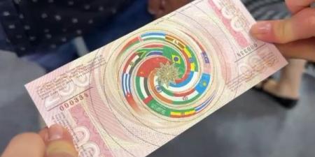 عرض عملة رمزية لمجموعة “بريكس” في منتدى بطرسبورغ الاقتصادي الدولي