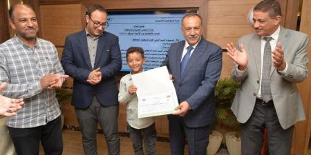 محافظ أسيوط يكرم نجوم الكيك بوكسينج بعد تألقهم في كأس العالم بتركيا