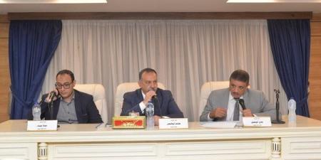 محافظ أسيوط يصدر قرارات حاسمة لترشيد الطاقة وتطوير الخدمات