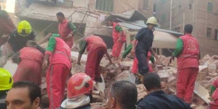 مصر.. 5 أسر تحت الركام وعمليات البحث عن ناجين مستمرة بعد انهيار عقارين بحدائق القبة