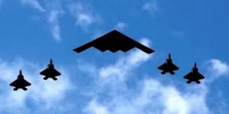 واشنطن بوست: قاذفات B-2 الأمريكية تعبر المحيط الهادئ بينما يدرس ترامب توجيه ضربات لإيران