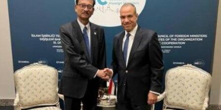وزير الخارجية يلتقي مع مستشار الشئون الخارجية في بنجلاديش