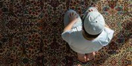 ما حكم قضاء الصلاة الجهرية دون الجهر بالقراءة؟.. "المفتي" يجيب