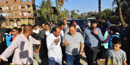 محافظ أسيوط يتفقد أعمال تطوير طريق "نجع سبع – منقباد"
