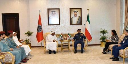 رئيس "قوة الإطفاء" الكويتية يبحث مع مسؤول إماراتي سبل تعزيز التعاون والتكامل بمجالات الطوارئ والأزمات والكوارث