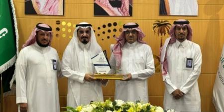 مدير عام تعليم الطائف يكرم مديري مكاتب التعليم