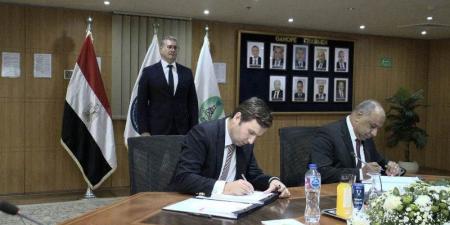 وزيرالبترول يشهد توقيع اتفاقية جديدة للبحث عن البترول بجنوب وادي السهل