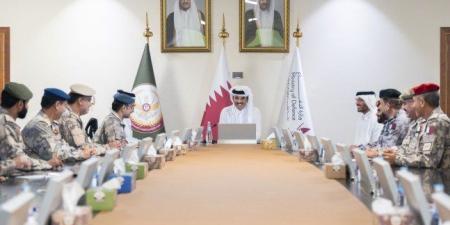 أمير دولة قطر يطلع على إجراءات القوات المسلحة القطرية في اعتراض الهجمة الصاروخية على قاعدة (العديد)