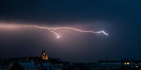 قتيلان و17 مصابا جراء عواصف في فرنسا