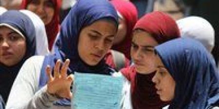 مواجهة «بعبع الثانوية العامة» اليوم.. طلاب الثانوية العامة يؤدون امتحان الفيزياء والتاريخ الساعة التاسعة صباحًا