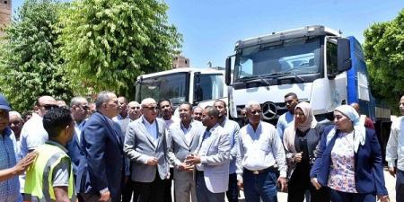 محافظ الأقصر يتفقد أسطول السيارات الجديدة بشركة المياه