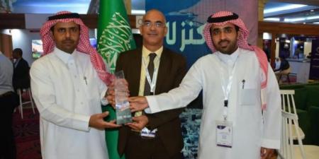 وات تتسلم درع هيئة الاذاعة والتلفزيون السعودي في معرض اتحاد الإذاعات العربية