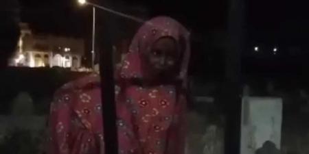 ضبط امرأة تمارس فعلًا صادمًا في مقبرة بعدن (فيديو)