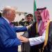 رئيس الولايات المتحدة الأمريكية يصل المملكة في زيارة دولة وسمو ولي العهد في مقدمة مستقبليه