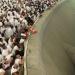حجاج بيت الله الحرام يرمون الجمرات في أول أيام التشريق
