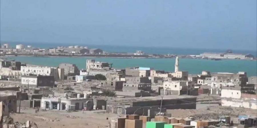 البرلماني اليمني شوقي القاضي يفجر مفاجأة من العيار الثقيل: تحرك لإنشاء دولة جديدة في الساحل الغربي