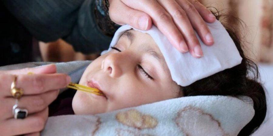 أسباب الحمى المتكررة عند الأطفال وطرق علاجها