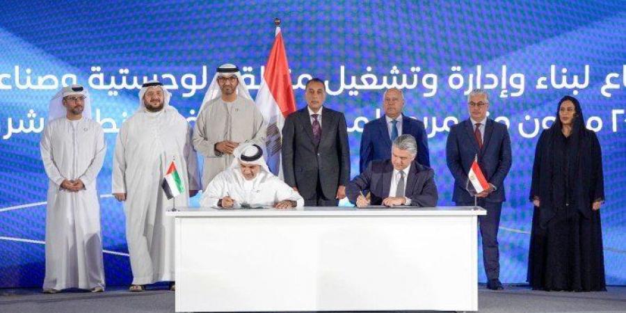 مصر وموانئ أبوظبي توقعان اتفاقية لتطوير "كيزاد شرق بورسعيد"