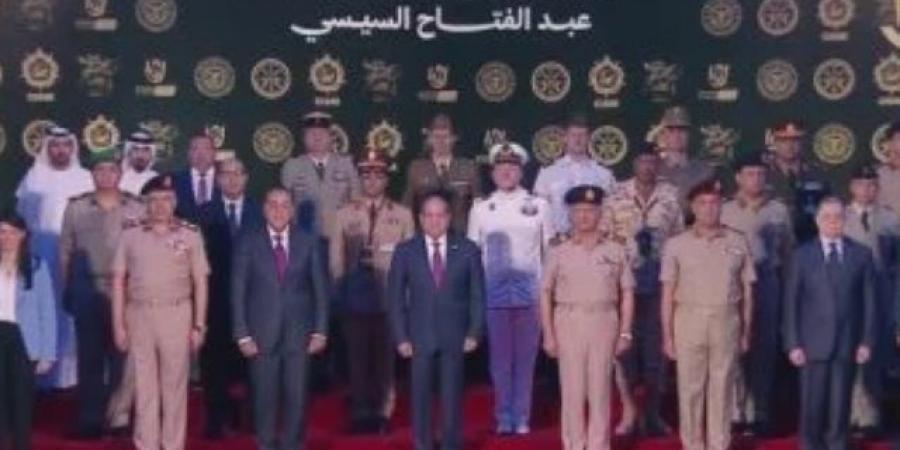 صورة تذكارية للرئيس السيسى خلال افتتاح بطولة العالم العسكرية للفروسية الـ25