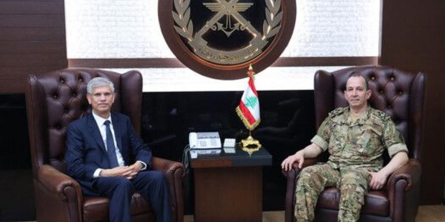 قائد الجيش التقى السفير الباكستاني في لبنان وبحث شؤونًا مختلفة مع الأب تابت والأب الهاشم