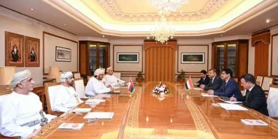 مسقط تتحرك من جديد.. سلطنة عُمان تبحث مع الشرعية اليمنية ”إنهاء الحرب” والتصالح مع الحوثي!