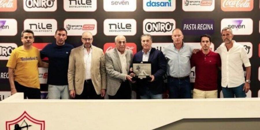 بعد رحيله.. الزمالك يكرم بيسيرو ويرحب بالتعاون معه في المستقبل «صور»