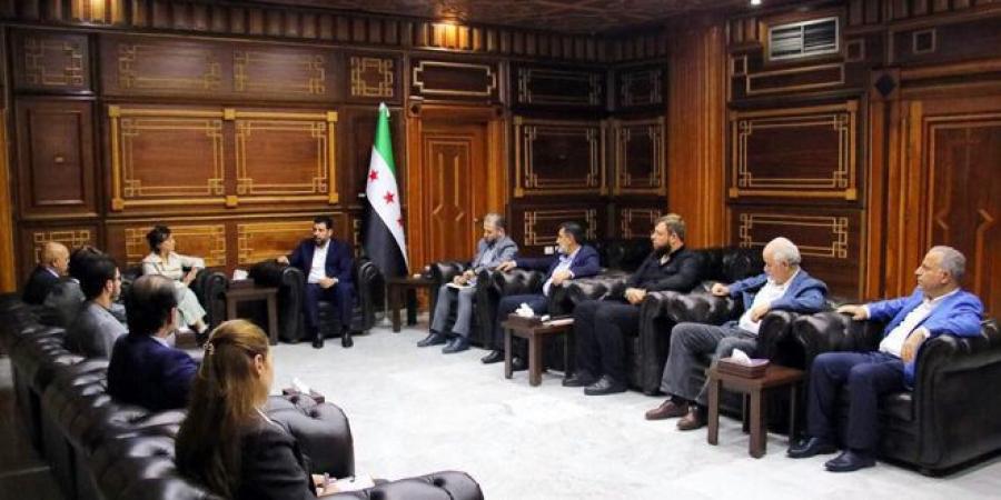 محافظ اللاذقية يبحث مع نائبة المبعوث الخاص للأمم المتحدة الإجراءات التي اتخذتها الحكومة السورية لتعزيز السلم الأهلي