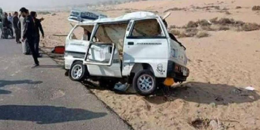 من سوهاج وأسيوط.. أسماء مصابي حادث انقلاب ميكروباص الواحات بالمنيا