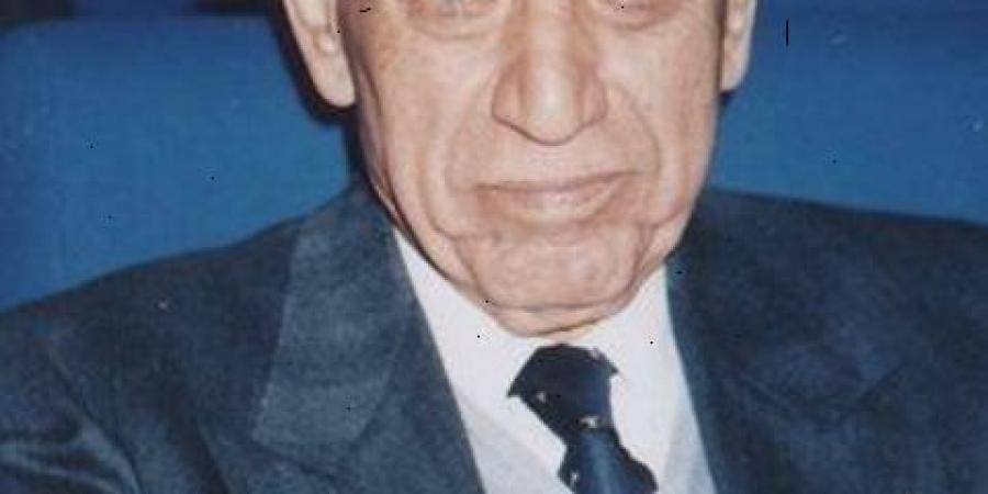 صلاح أبو سيف..عاش يتيما ..وترك العمل بالمنسوجات وقصة نيازى مصطفى