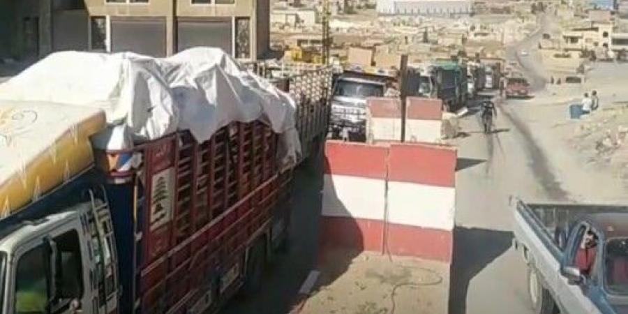 النشرة: الجيش اللبناني أشرف على ترحيل 100 عائلة نازحة سورية من عرسال إلى القلمون الغربي