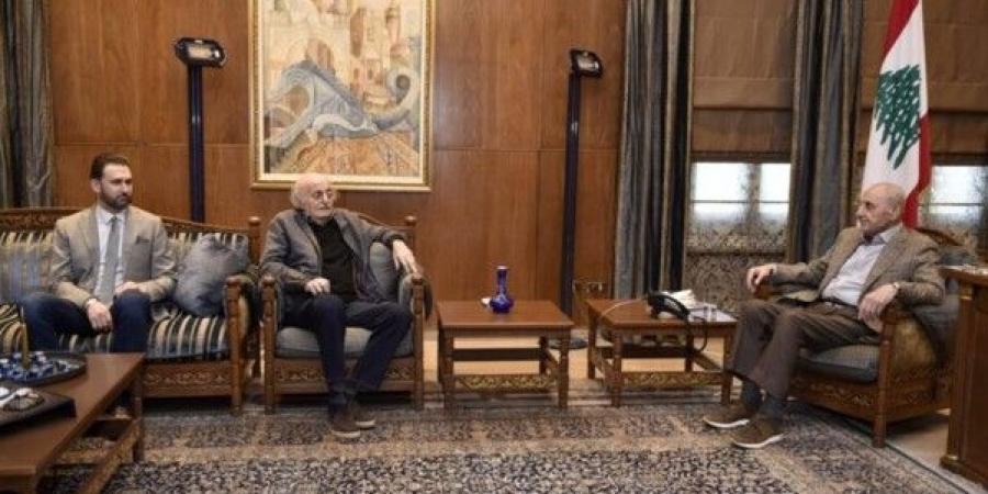 بري تابع المستجدات خلال لقائه وليد جنبلاط بحضور تيمور