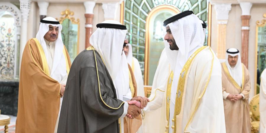 أمير الكويت يستقبل منصور بن محمد ويؤكد عمق الروابط الأخوية بين البلدين والشعبين الشقيقين