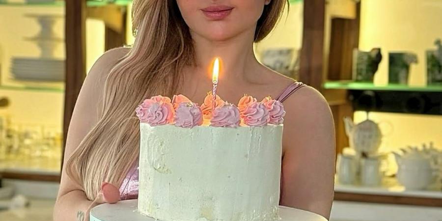 "بالوردى".. ياسمين الخطيب تحتفل بعيد ميلادها.. صور 