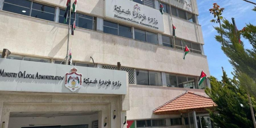 وزير الإدارة المحلية يتفقد بلديتي أم البساتين وحسبان