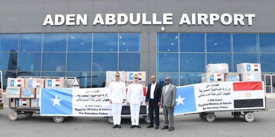 الداخلية المصرية تدعم المنظومة الشرطية فى الصومال بشحنات من الزى الرسمى