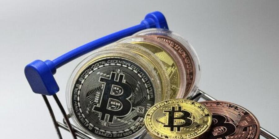 "البيتكوين" صعدت فوق مستوى 105 آلاف دولار قبل أن تعود للانخفاض مجددا