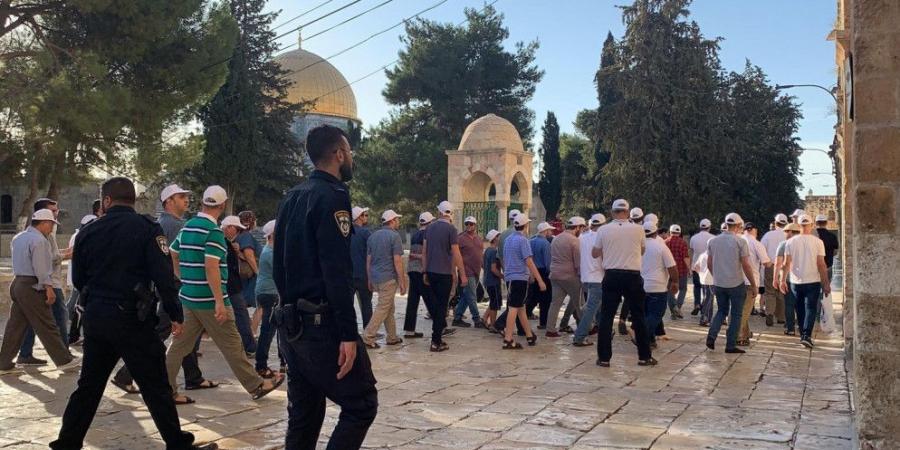 عشرات المستوطنين يقتحمون المسجد الأقصى