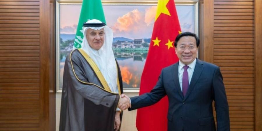 وزير البيئة يبحث آفاق التعاون المثمر في مجالات المياه والزراعة مع الصين