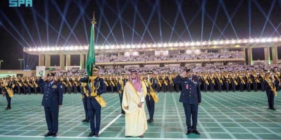 الأمير عبدالعزيز بن سعود يرعى حفل تخريج 1935 طالبًا من كلية الملك فهد الأمنية